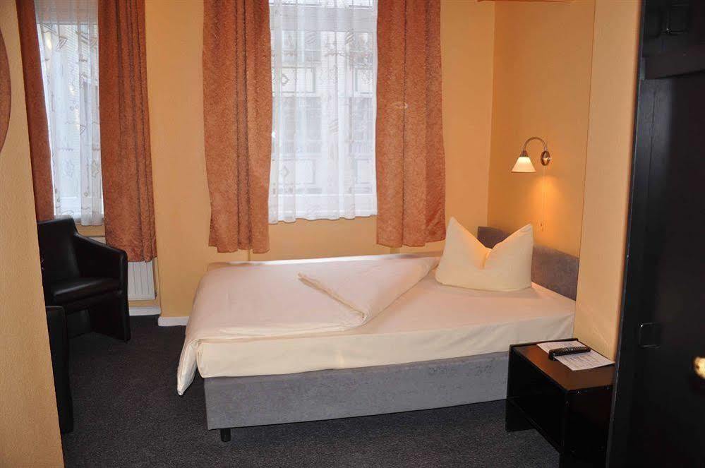 Am Hermannplatz Guest house Berlin